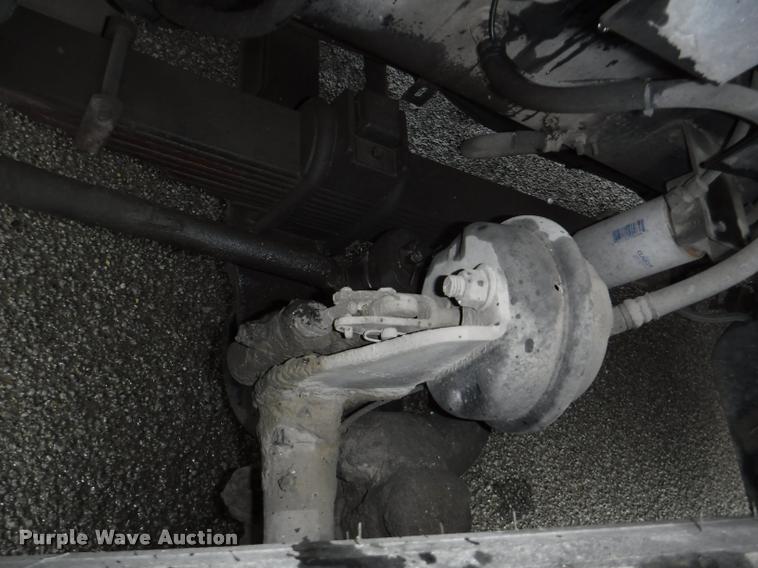 image for item DA8189 2004 Sterling L7500 vacuum truck