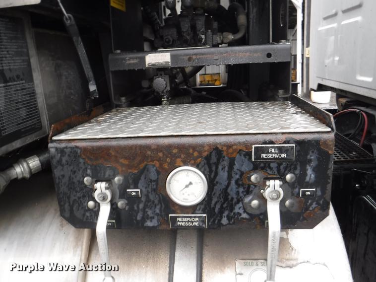 image for item DA8189 2004 Sterling L7500 vacuum truck