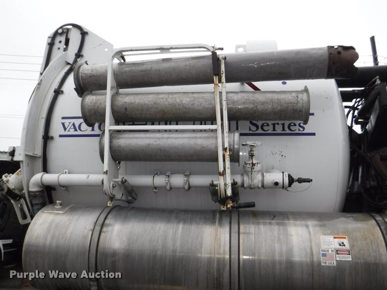 image for item DA8189 2004 Sterling L7500 vacuum truck