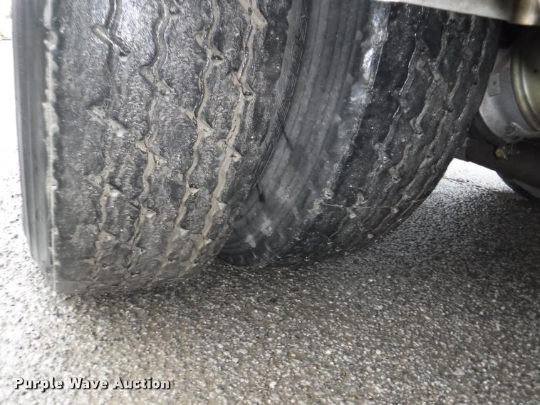 image for item DA8189 2004 Sterling L7500 vacuum truck