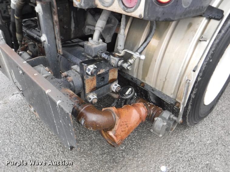 image for item DA8189 2004 Sterling L7500 vacuum truck