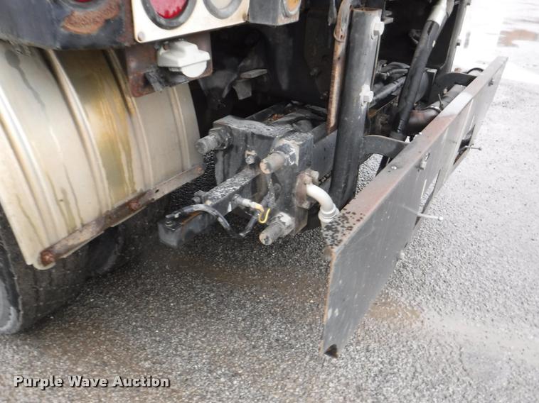 image for item DA8189 2004 Sterling L7500 vacuum truck