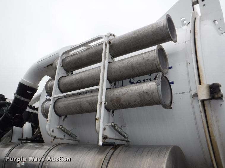 image for item DA8189 2004 Sterling L7500 vacuum truck