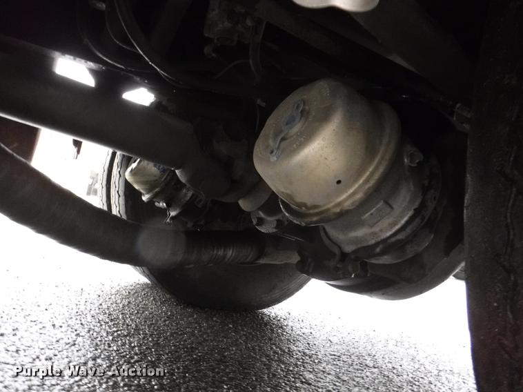 image for item DA8189 2004 Sterling L7500 vacuum truck