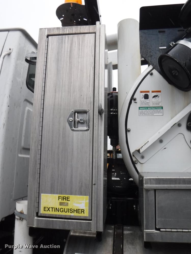 image for item DA8189 2004 Sterling L7500 vacuum truck