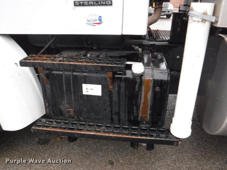 image for item DA8189 2004 Sterling L7500 vacuum truck