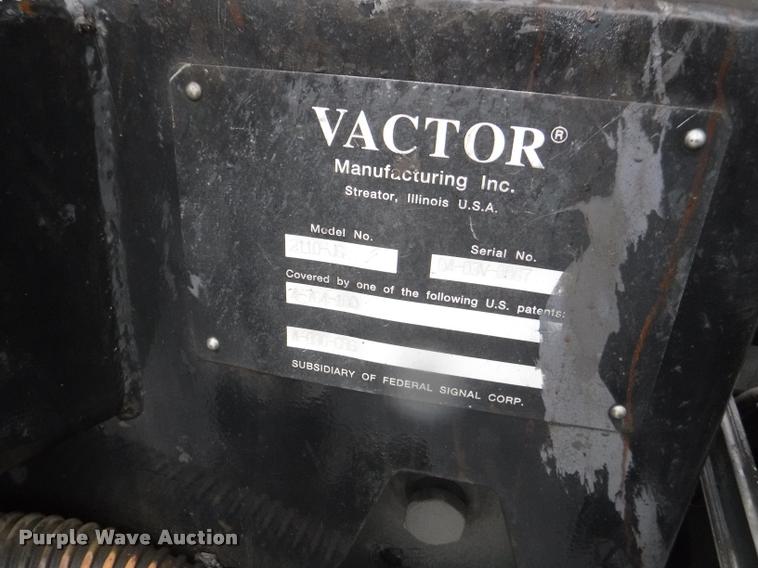 image for item DA8189 2004 Sterling L7500 vacuum truck