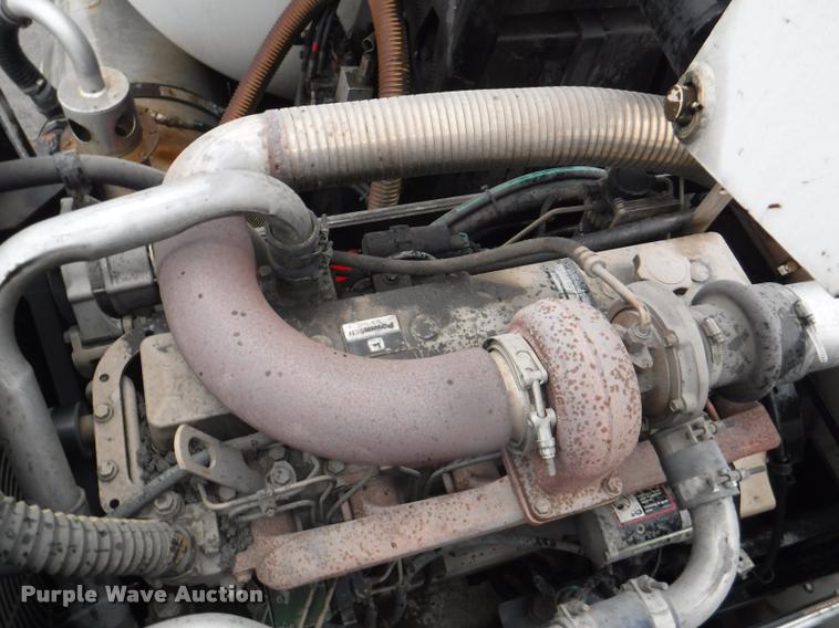 image for item DA8189 2004 Sterling L7500 vacuum truck