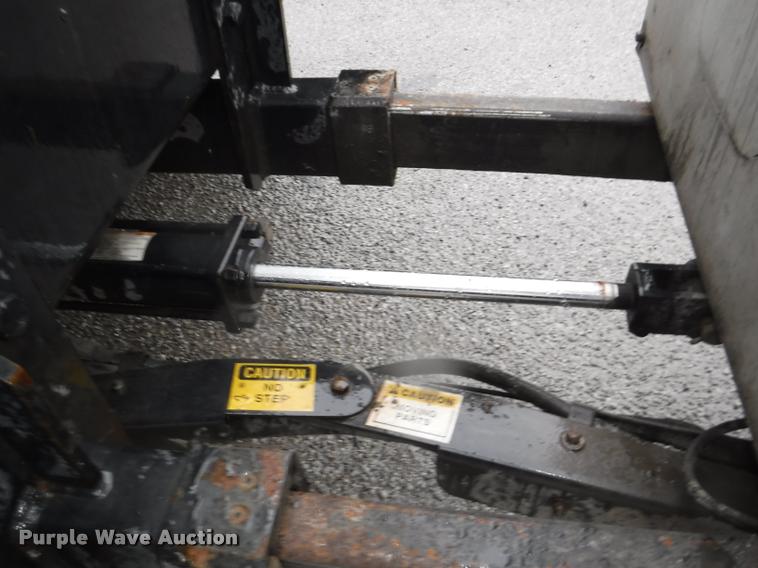 image for item DA8189 2004 Sterling L7500 vacuum truck