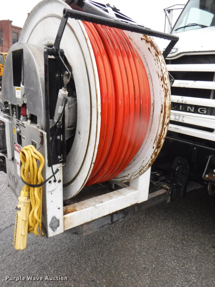 image for item DA8189 2004 Sterling L7500 vacuum truck