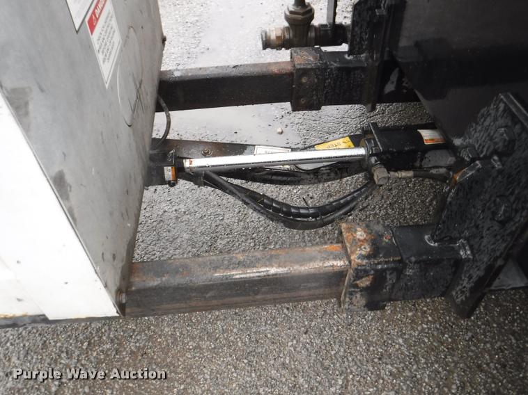 image for item DA8189 2004 Sterling L7500 vacuum truck