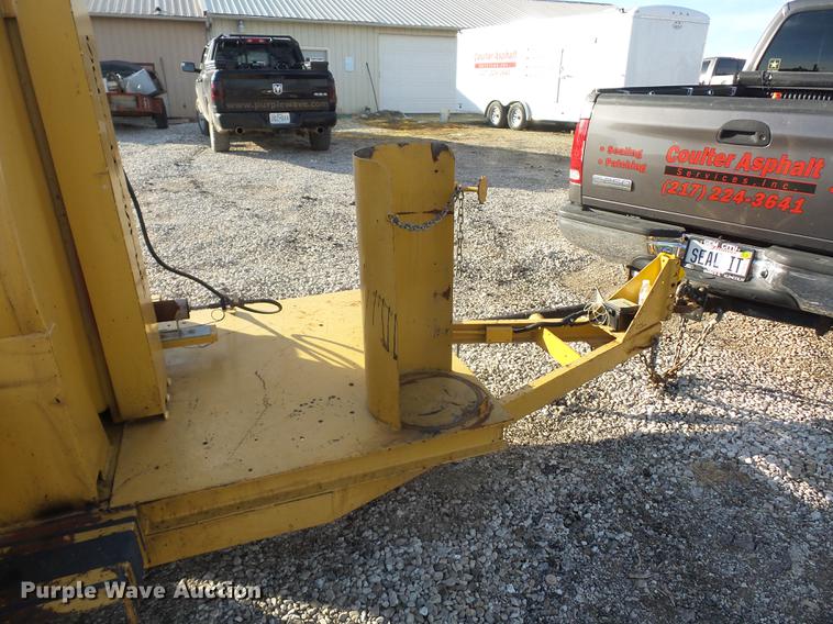 image for item DA8500 2009 Seal Master TR575 heated asphalt distributor