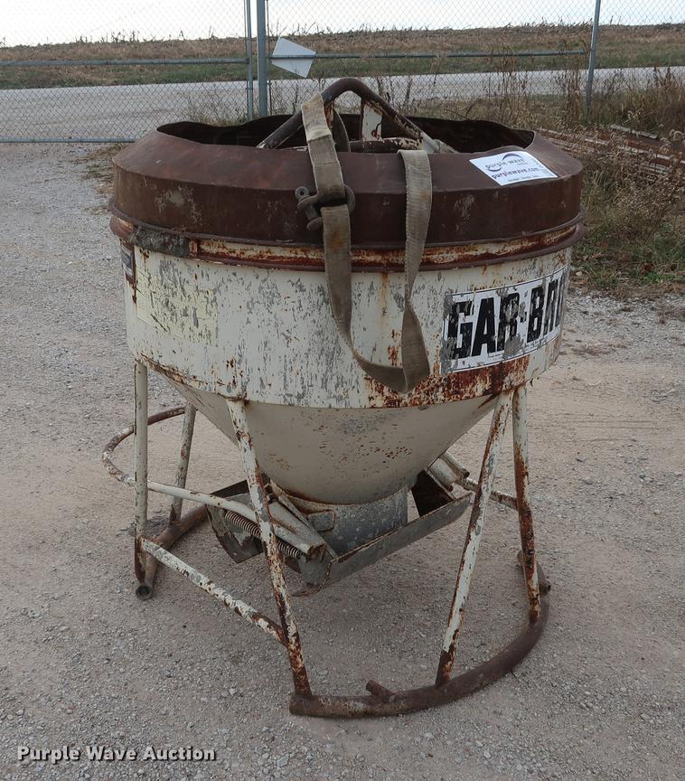 Gar Bro concrete bucket in Odessa, MO Item DA8507 sold Purple Wave