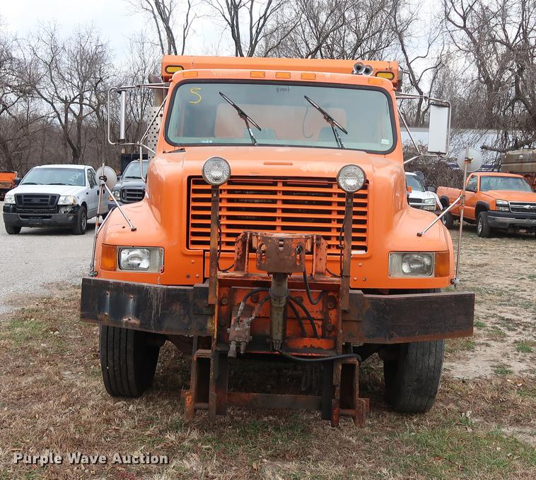 image for item DA8539 1999 International 4900 dump truck