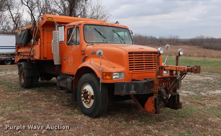 image for item DA8539 1999 International 4900 dump truck