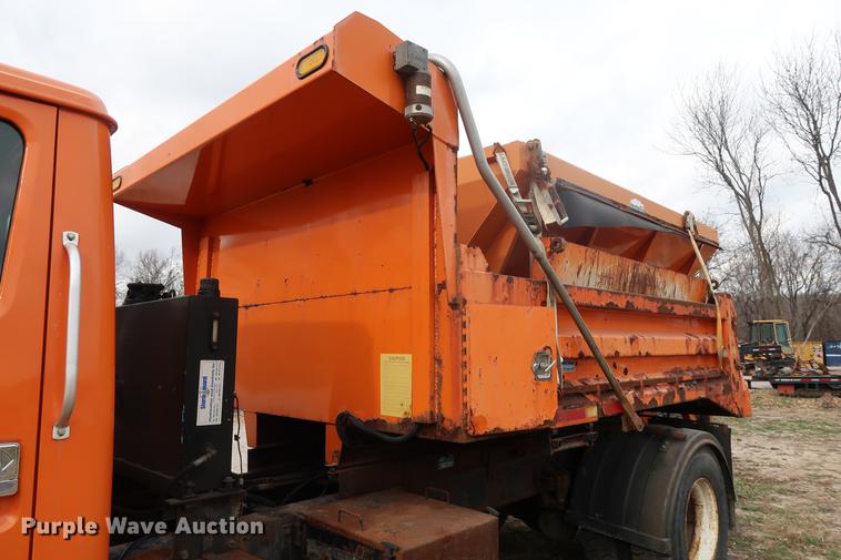 image for item DA8539 1999 International 4900 dump truck