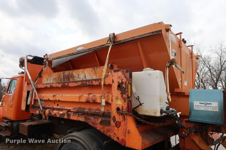 image for item DA8539 1999 International 4900 dump truck