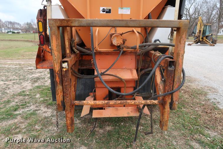 image for item DA8539 1999 International 4900 dump truck