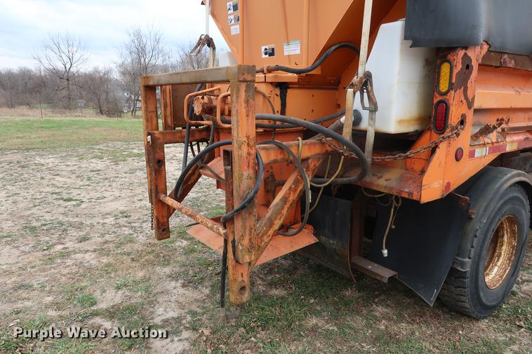 image for item DA8539 1999 International 4900 dump truck