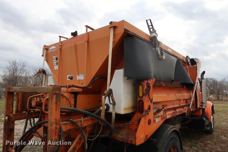 image for item DA8539 1999 International 4900 dump truck