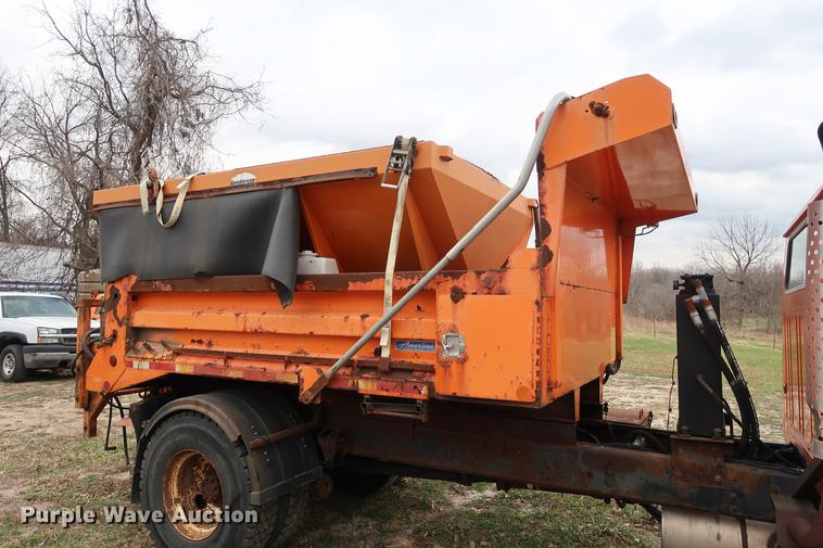 image for item DA8539 1999 International 4900 dump truck