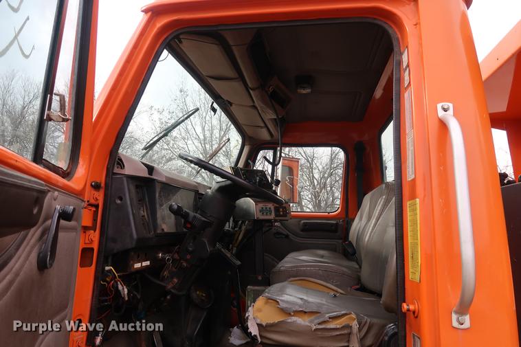 image for item DA8539 1999 International 4900 dump truck