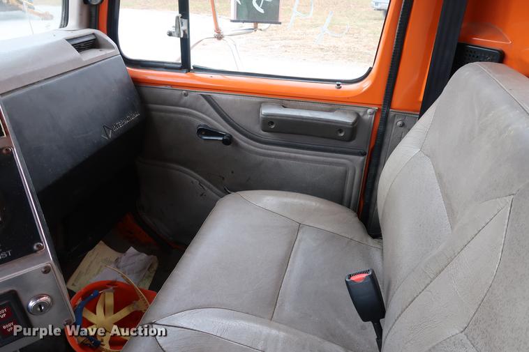 image for item DA8539 1999 International 4900 dump truck