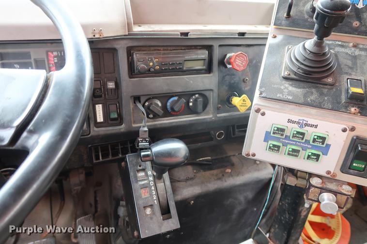image for item DA8539 1999 International 4900 dump truck