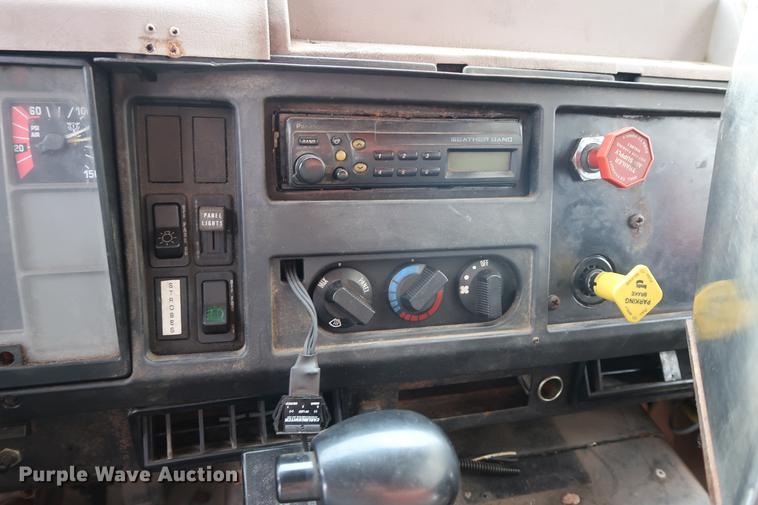 image for item DA8539 1999 International 4900 dump truck