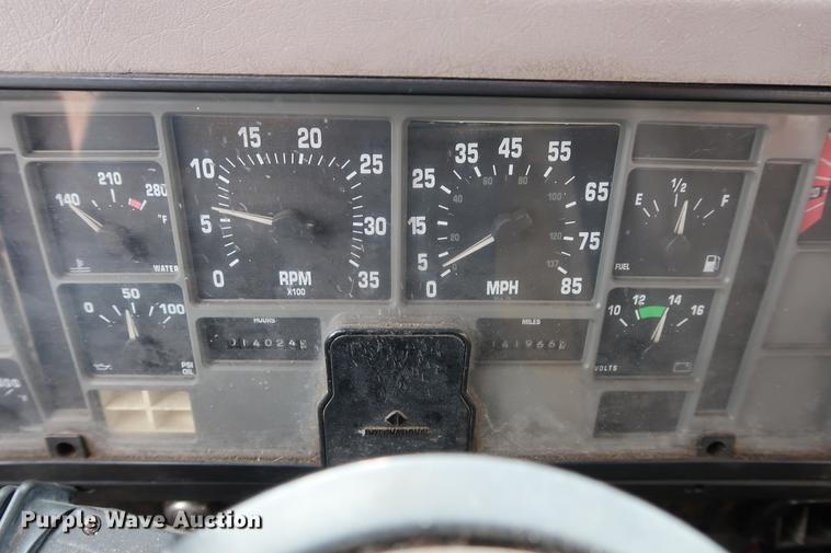 image for item DA8539 1999 International 4900 dump truck