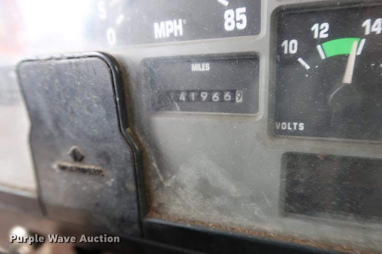 image for item DA8539 1999 International 4900 dump truck