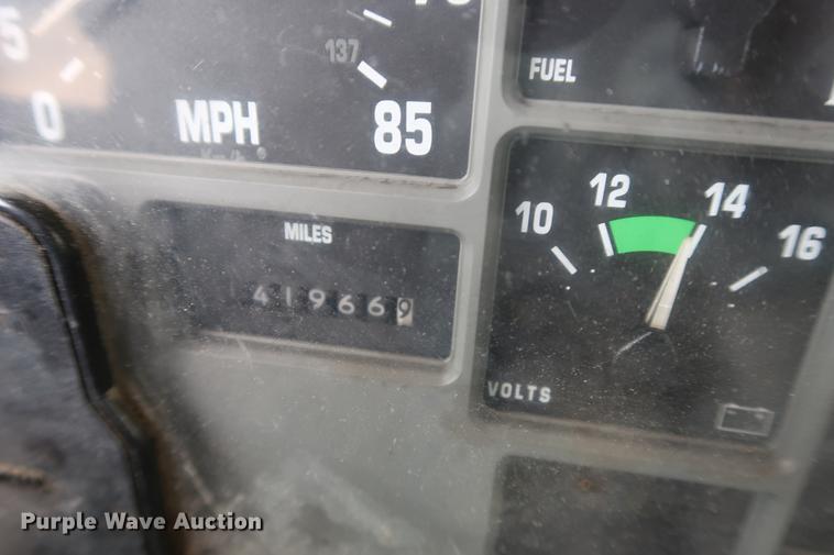 image for item DA8539 1999 International 4900 dump truck