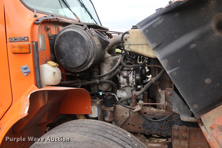 image for item DA8539 1999 International 4900 dump truck
