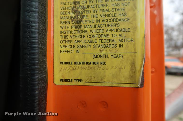 image for item DA8539 1999 International 4900 dump truck