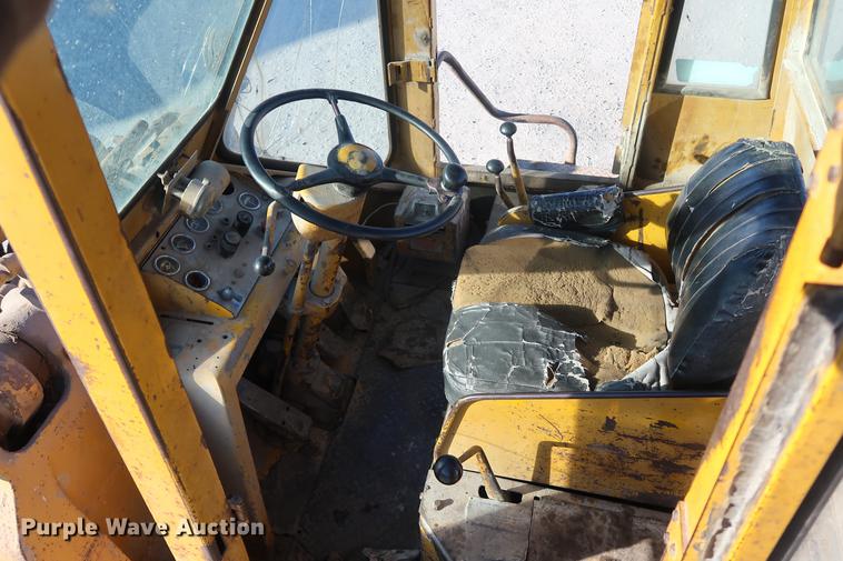 image for item DA8618 1969 Caterpillar 980 wheel loader