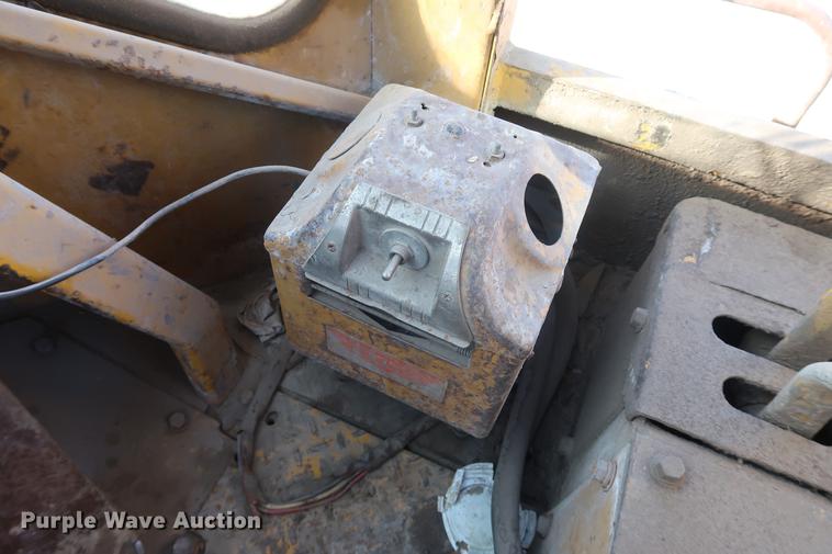 image for item DA8618 1969 Caterpillar 980 wheel loader