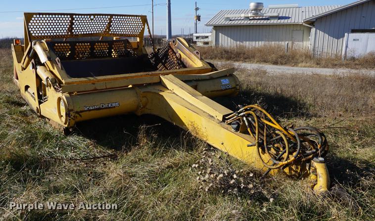 image for item DB0273 2005 John Deere 1810E scraper