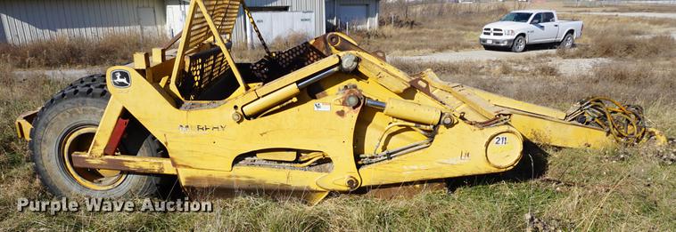 image for item DB0273 2005 John Deere 1810E scraper