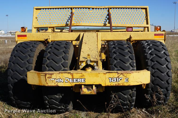image for item DB0273 2005 John Deere 1810E scraper