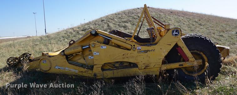 image for item DB0273 2005 John Deere 1810E scraper