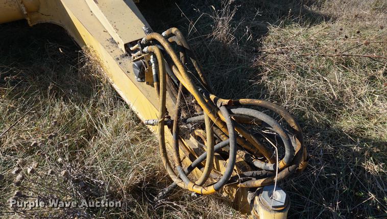 image for item DB0273 2005 John Deere 1810E scraper