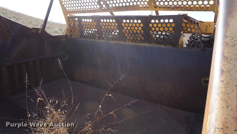 image for item DB0273 2005 John Deere 1810E scraper