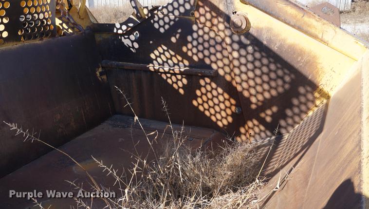 image for item DB0273 2005 John Deere 1810E scraper