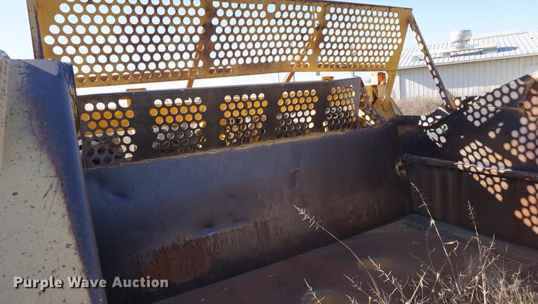 image for item DB0273 2005 John Deere 1810E scraper