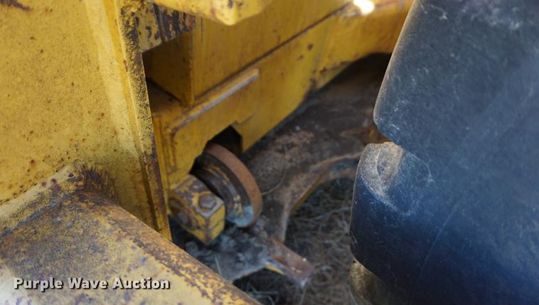 image for item DB0273 2005 John Deere 1810E scraper