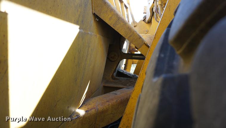 image for item DB0273 2005 John Deere 1810E scraper