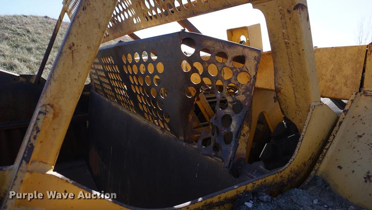 image for item DB0273 2005 John Deere 1810E scraper