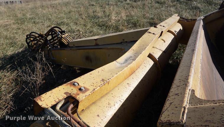 image for item DB0273 2005 John Deere 1810E scraper