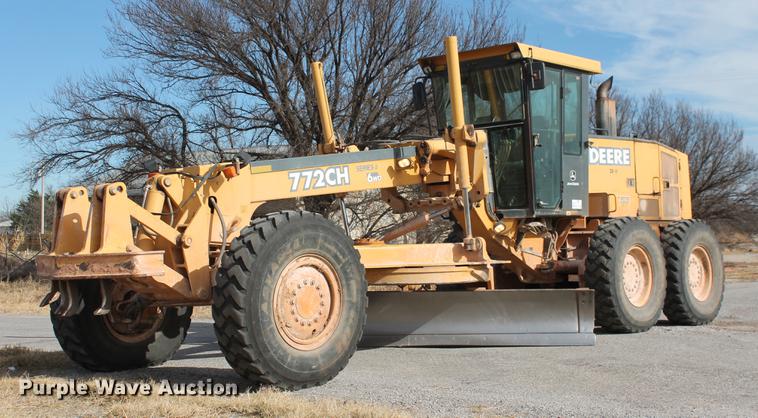 image for item DB5041 2004 John Deere 772CH II motor grader