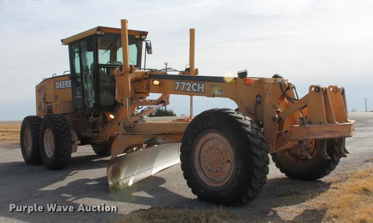 image for item DB5041 2004 John Deere 772CH II motor grader